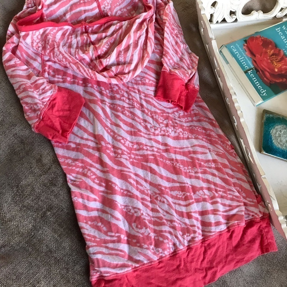 Hooded Short Sleeve Pink & White Shirt - Picture 4 of 5